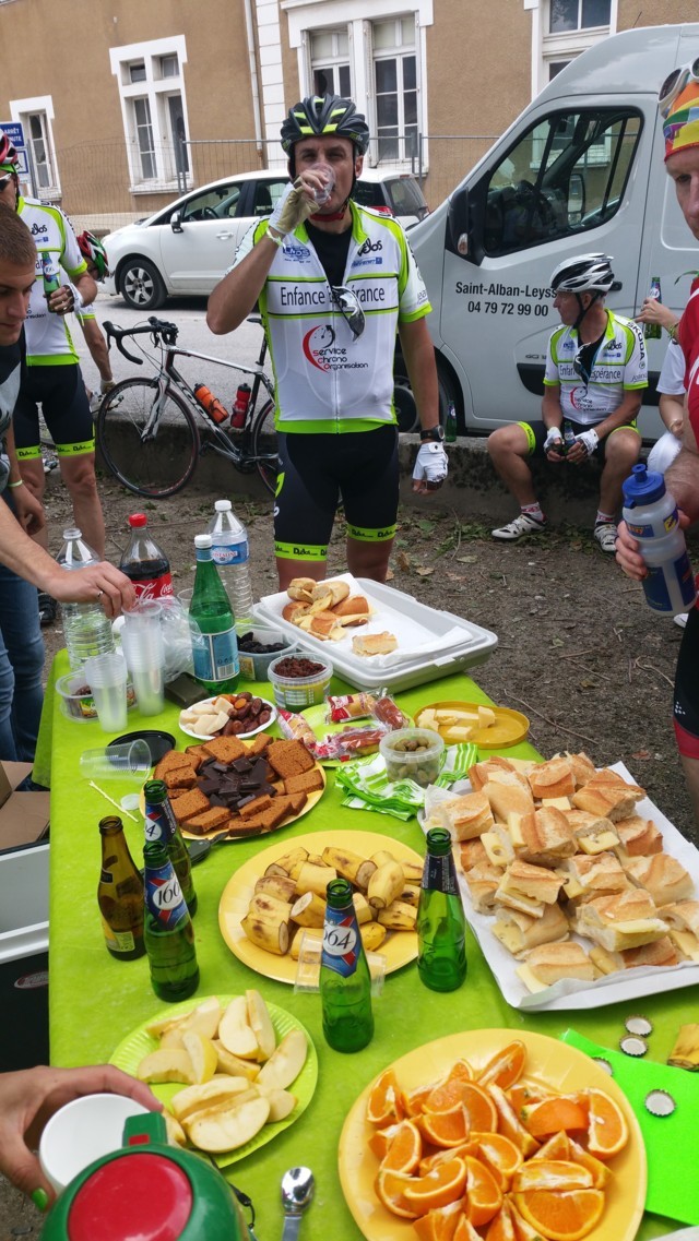 Un exemple de ravito !!!!En l'occurence, le dernier il y avait la bière.....