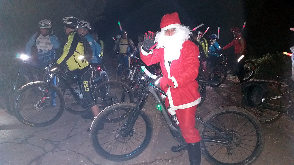 Il était lui aussi avec nous aussi à l'aise sur un VTT que sur son traîneau ! Bizarre, On dirait le VTT de Marc ?